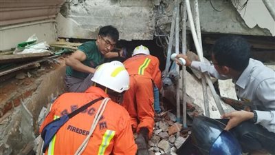 لقطات توثق إنقاذ ضحايا زلزال ميانمار المدمر