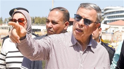 محافظ الإسكندرية يقود حملة مكبرة ويشدد على إزالة الإشغالات الحاجبة لرؤية البحر من الشواطئ