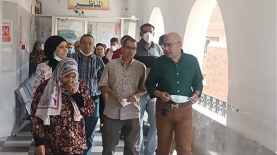 وكيل صحة قنا يتابع سير العمل بمستشفى الحميات (صور)