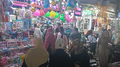 إقبال على شراء لعب الأطفال في المنوفية (صور)