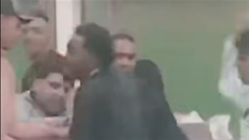  التعدى على شاب أفريقي