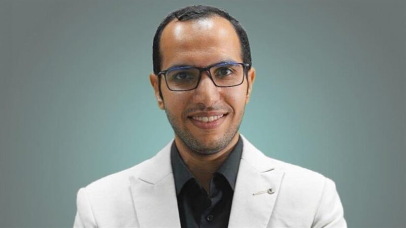 الكاتب الصحفي محمود