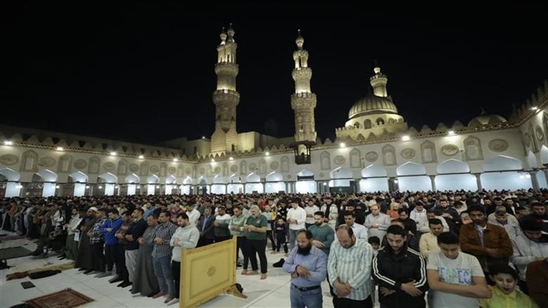 صلاة الفجر من الجامع