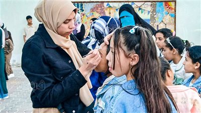 رسم على الوجه وضحكات الفرحة، الأطفال تسيطر على مشاهد صلاة عيد الفطر بمطروح (صور)