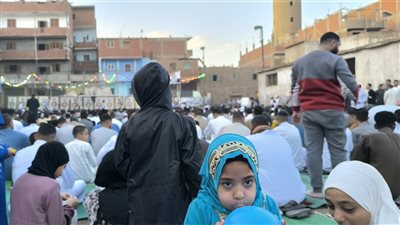 توزيع التمور والحلويات والبلالين على الأطفال بساحة صلاة عيد الفطر بالمنصورة (بث مباشر)