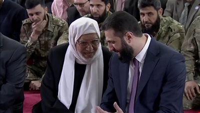 الشرع يؤدي صلاة عيد الفطر المبارك بالمسجد الأموي بدمشق (فيديو)