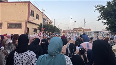 أهالي البحيرة يؤدون صلاة العيد بالساحات والمساجد (فيديو)