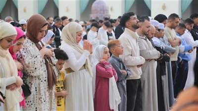 اختلاط النساء بالرجال، شاهد صلاة عيد الفطر 2025 في ساحة مصطفى محمود (فيديو وصور) 