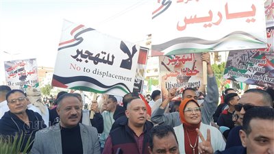 لا للتهجير الأرض أرض فلسطين، المصلون بالإسماعيلية يدعمون سكان غزة (صور وفيديو) 
