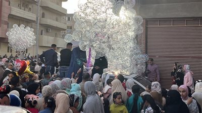 إقبال كبير على شراء البالونات بالبحيرة عقب صلاة العيد (فيديو وصور)