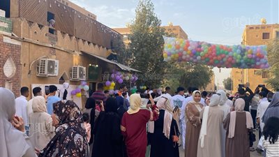 بالونات ملونة وهدايا وألعاب فى احتفالات أهالى أسوان بعيد الفطر (فيديو وصور)