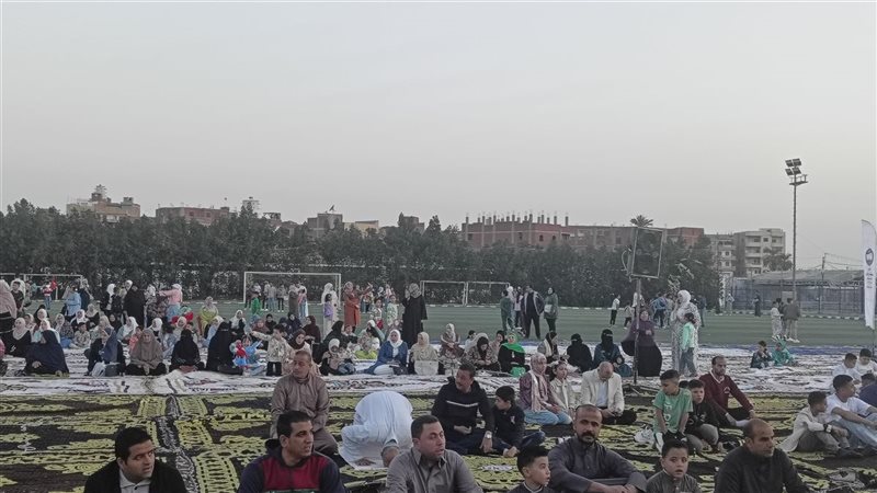 توافد المصلين على