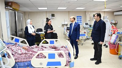رئيس جامعة أسيوط يتابع العمل بالمستشفيات الجامعية خلال عيد الفطر (صور) 