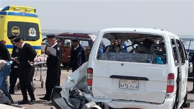 مصرع وإصابة 13 شخصا في انقلاب ميكروباص على طريق أسيوط – سوهاج الغربي