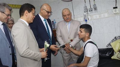 محافظ القليوبية يهنئ الأطقم الطبية والمرضى الفلسطينيين بعيد الفطر (صور)