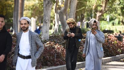 إقبال كثيف على حديقة الأزهر من مختلف الجنسيات احتفالا بالعيد 