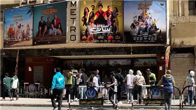 إقبال متوسط على منطقة وسط القاهرة في أول أيام عيد الفطر (صور) 