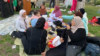 بافتراش الأرض بالحدائق العامة، مظاهر احتفال المصريين في أول أيام عيد الفطر المبارك (صور)