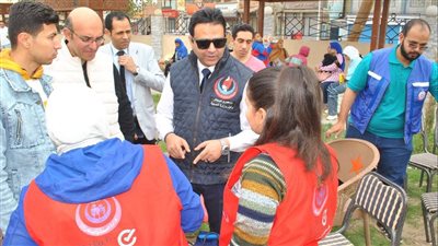 وكيل الصحة بسوهاج يتابع جهود الفرق المتنقلة لتوعية المواطنين بالميادين والمتنزهات