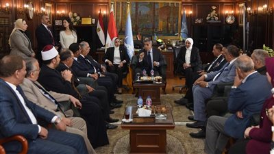 محافظ الإسكندرية يستقبل المهنئين بعيد الفطر بالديوان العام 