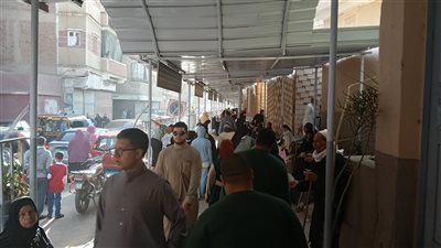 أول أيام العيد، أهالى المنوفية يتوافدون على المقابر لزيارة ذويهم (بث مباشر)