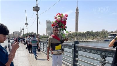  احتفالات عيد الفطر على الكورنيش وكوبري قصر النيل.. موسيقى وأغاني ورقصات شعبية.. قوارب ويخوت على ضفاف النهر.. وتقنيات حديثة لمتابعة الحالة الأمنية (صور)