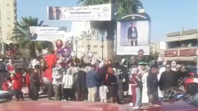 بالموتوسيكلات والخيل، ميدان الاستاد في دمنهور يتحول إلى ساحة احتفالات بعيد الفطر (فيديو)