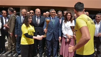 محافظ الجيزة يوقد الشعلة لبدء الاحتفال بالعيد القومي للمحافظة