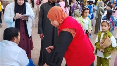   100 مليون صحة تقدم خدماتها الطبية بأماكن تجمعات المواطنين في الإسماعيلية (صور) 