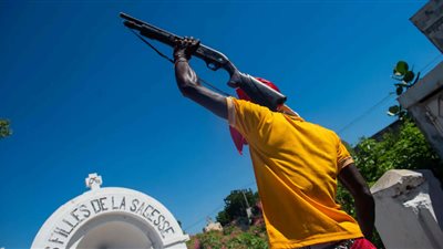 هايتي تحت النار، عصابات تهاجم مدينة ميريباليه وتسيطر على سجن (فيديو)