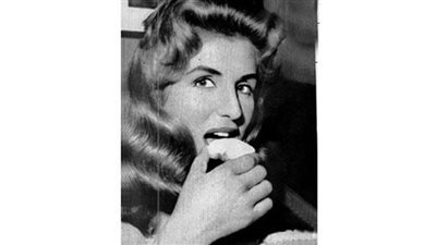 ذكريات نجوم الزمن الجميل مع كعك العيد.. نعيمة عاكف توزعه على الأقارب والجيران.. يتسبب في مغص لـ برلنتي عبد الحميد.. ماجدة الصباحي تفضل «البيتي».. وموقف محرج لـ محمد فوزي