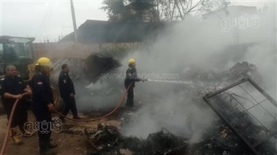 حريق هائل يلتهم مخزن خردة في السنطة (صور)