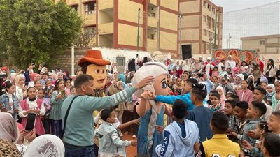 إقبال المئات على مراكز الشباب بأسيوط ضمن مبادرة العيد أحلى (صور) 