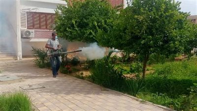 تكثيف أعمال التطهير والرش بمراكز قنا خلال أيام العيد (صور)