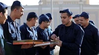 الداخلية توزع الكحك وتنظم احتفالات عيد الفطر لنزلاء مراكز الإصلاح والتأهيل (فيديو وصور)