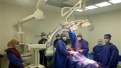 إجراء أولى جراحات العمود الفقري بمستشفى العدوة المركزي بالمنيا