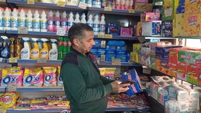 تحرير محاضر ضد مخابز تموينية ومحال تجارية خلال حملات رقابية على أسواق السويس