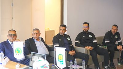 المصري بالزي الأبيض وسيمبا التنزاني بالأحمر في الكونفيدرالية (صور) 