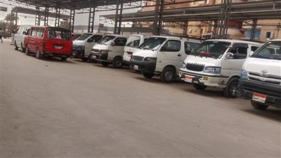 محافظ سوهاج يكلف بتكثيف حملات الرقابة على مواقف سيارات السرفيس