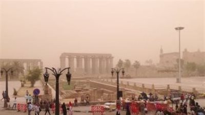 عواصف ترابية تجتاح الأقصر ورفع حالة الطوارئ 