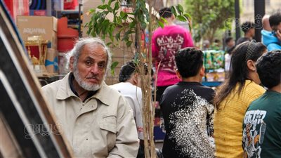 بهجة العيد تجمع الأجيال، كبار السن يحتفلون في المتنزهات ثاني أيام الفطر (صور)