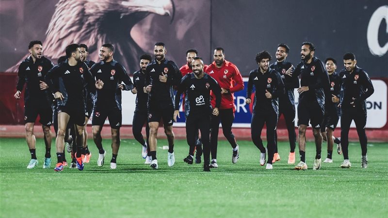 فريق الكرة بالأهلي،