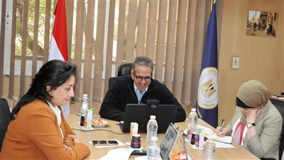 وزير السياحة والآثار يلتقي نائب رئيس البنك الأوروبي لإعادة الإعمار