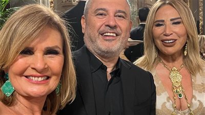يسرا وإيناس الدغيدي برفقة مصمم الأزياء العالمي إيلي صعب