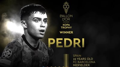 بيدري يحرز الكرة الذهبية لأفضل لاعب شاب.. وليفاندوفسكي لأفضل مهاجم