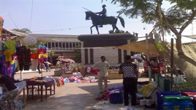 ميادين الشرقية أسواق شعبية.. العشوائية رمز المحافظة.. والباعة الجائلون يحتلون ميدان عرابي