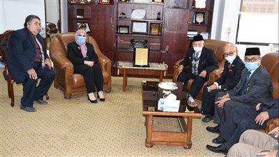 رئيسا جامعتي دار السلام وأمبيل يزوران جامعة القناة | صور