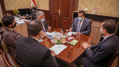 عبدالغفار يتابع موقف تسجيل المنشآت الطبية بالهيئة العامة للاعتماد والرقابة الصحية