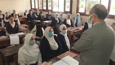 مدير إدارة ملوى التعليمية يتابع سير العملية التعليمية بمدرستي الزخرفية والثانوية بنات