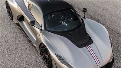 بسبب قوة المحرك.. منافسة شرسة بين السيارتين فينوم V8 وبوجاتي شيرون